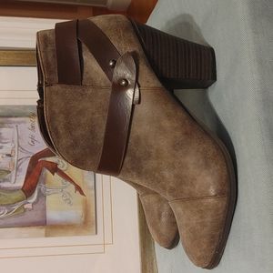 🏦🏥 Cityclassified Boots